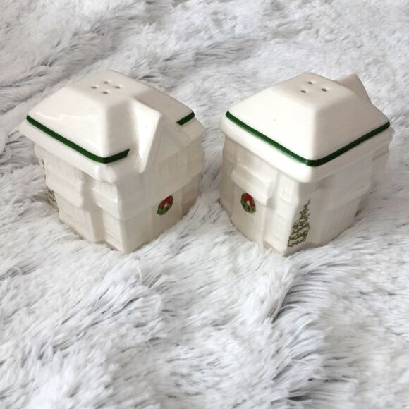 VINTAGE Pfaltzgraff Victorian Lane Christmas House S & P Shakers Retired - Picture 4 of 5